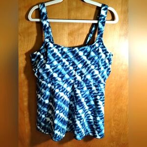 Lands End Tankini swim top In Large. NWT.